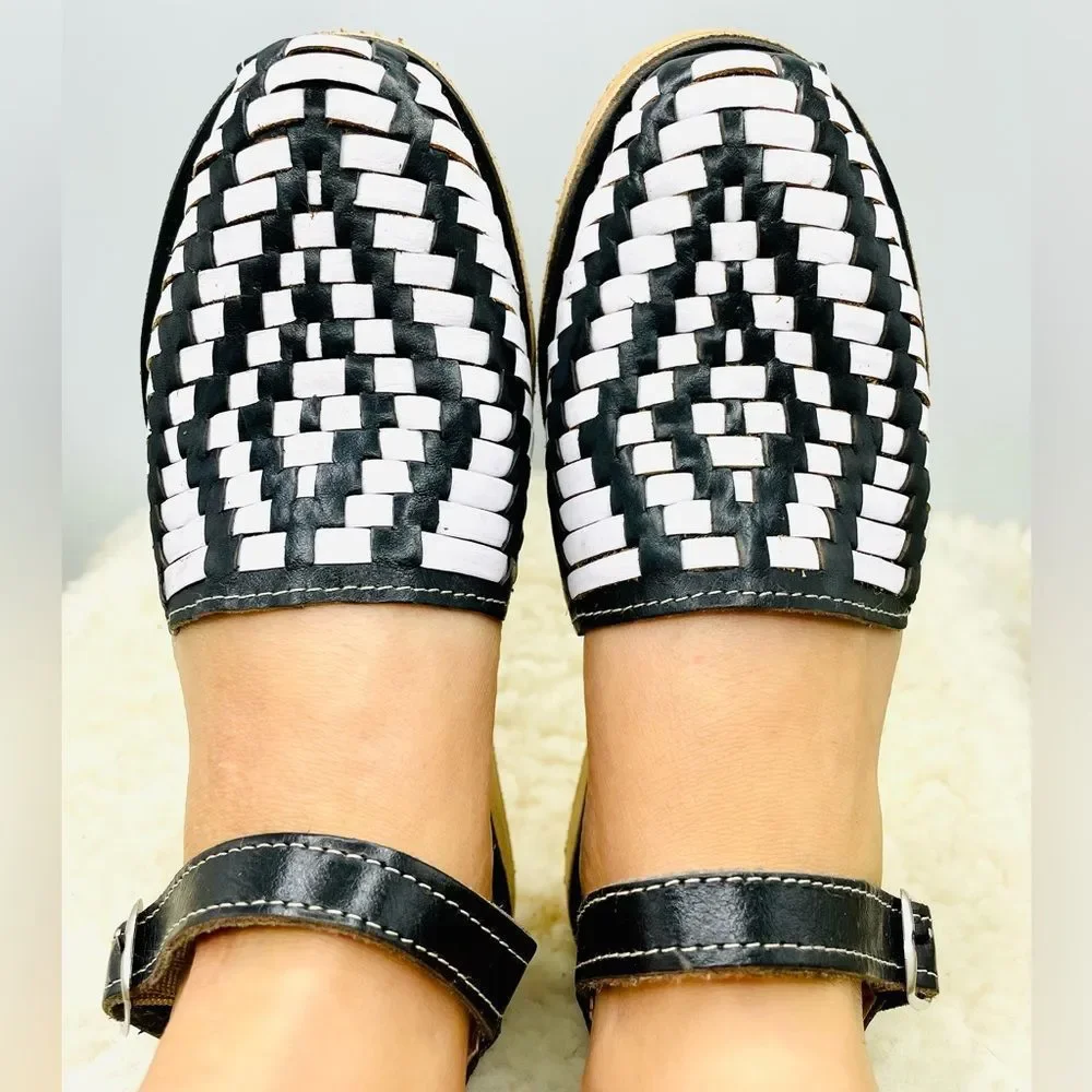 Handmade Black and White Strap Huaraches - Picture 2 of 7